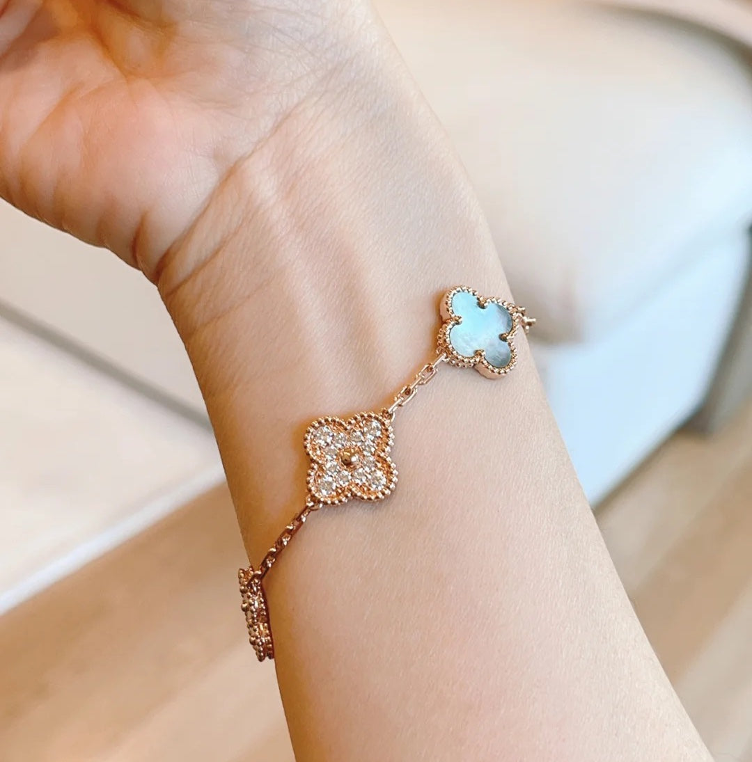 [⭐moonlume] CLOVER 5 MOTIF GRAY MOP BRACELET COLLECTION