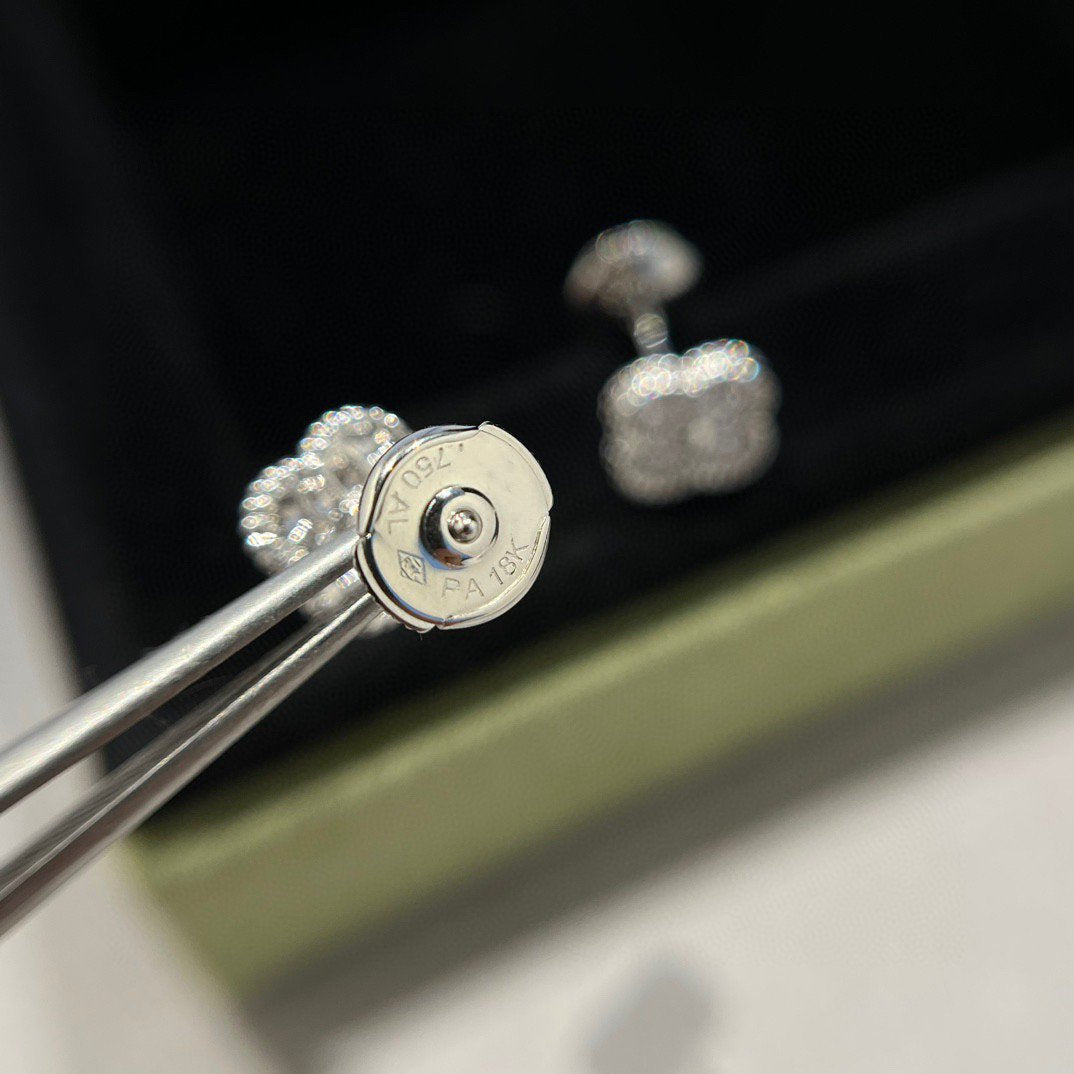 [⭐moonlume]CLOVER MINI DIAMOND STUD EARRINGS