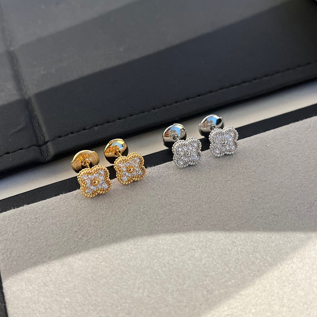 [⭐moonlume]CLOVER MINI DIAMOND STUD EARRINGS