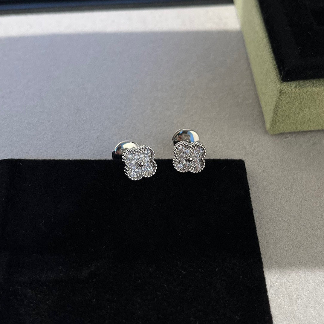 [⭐moonlume]CLOVER MINI DIAMOND STUD EARRINGS
