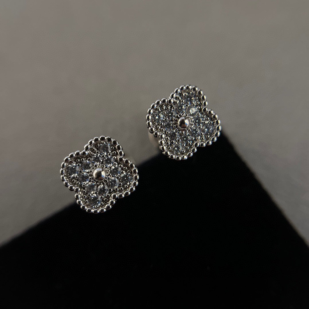 [⭐moonlume]CLOVER MINI DIAMOND STUD EARRINGS