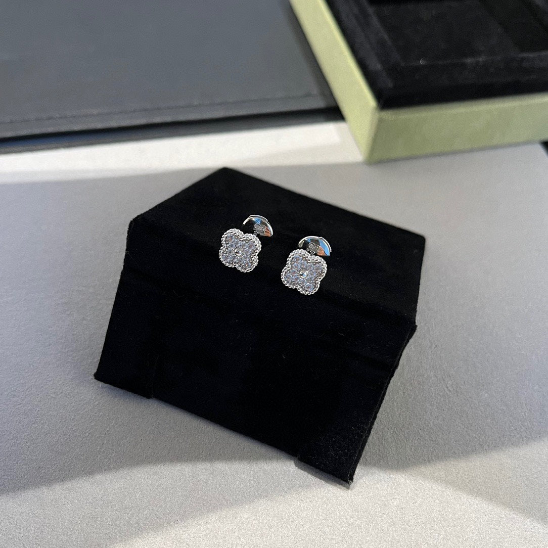 [⭐moonlume]CLOVER MINI DIAMOND STUD EARRINGS