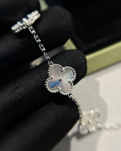 [⭐moonlume] CLOVER 5 MOTIF LASER BRACELET COLLECTION