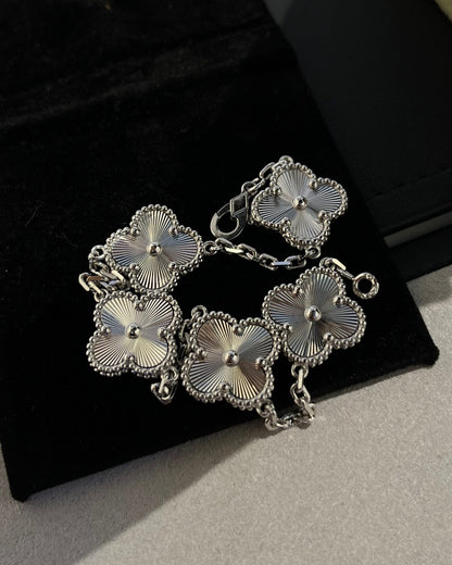 [⭐moonlume] CLOVER 5 MOTIF LASER BRACELET COLLECTION