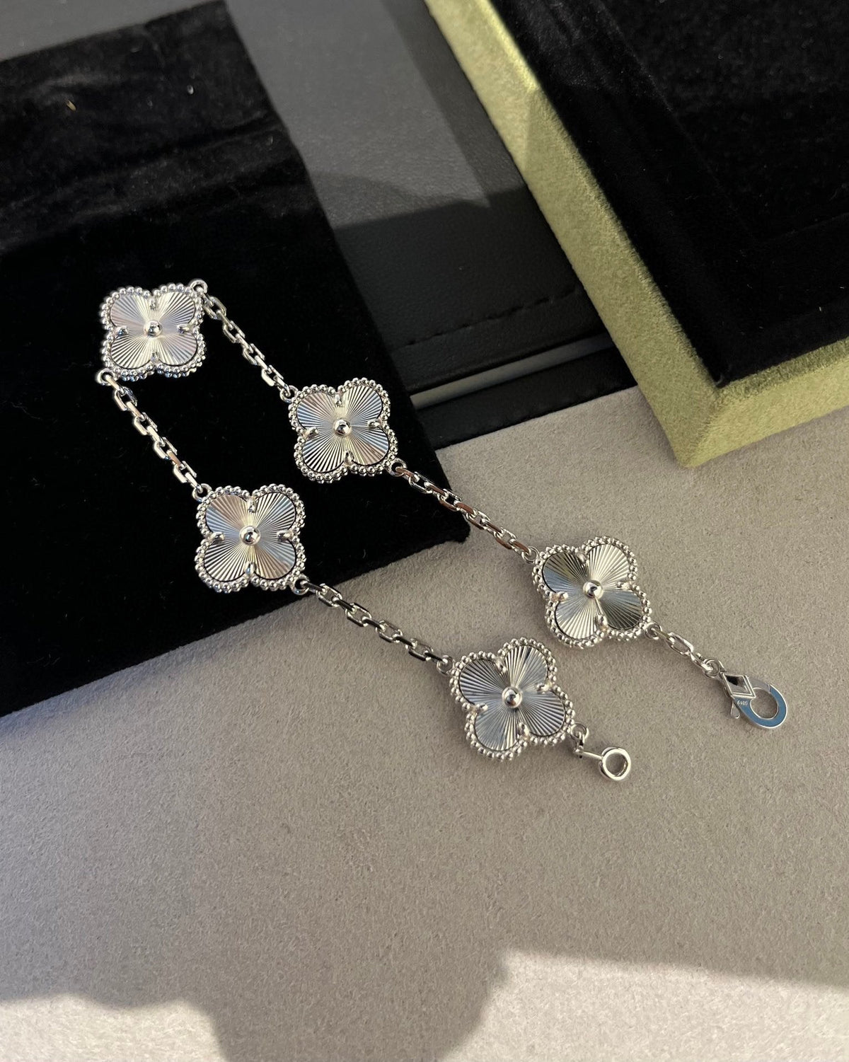 [⭐moonlume] CLOVER 5 MOTIF LASER BRACELET COLLECTION