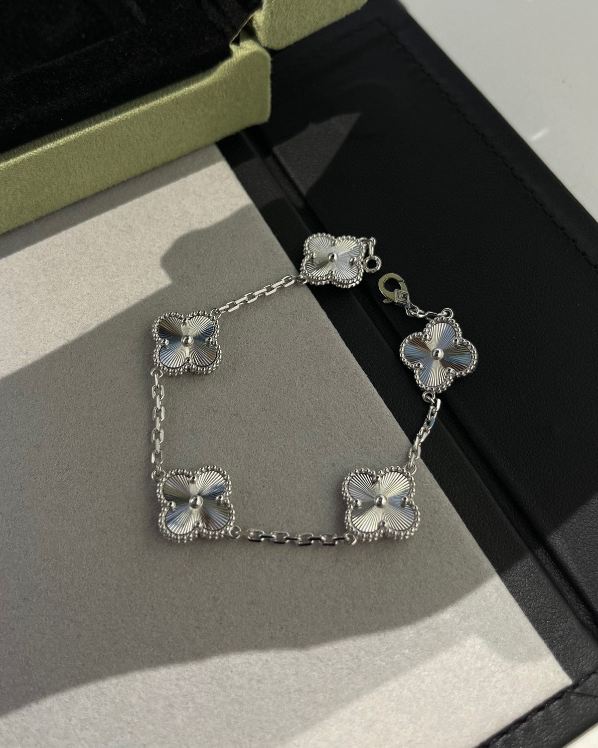 [⭐moonlume] CLOVER 5 MOTIF LASER BRACELET COLLECTION
