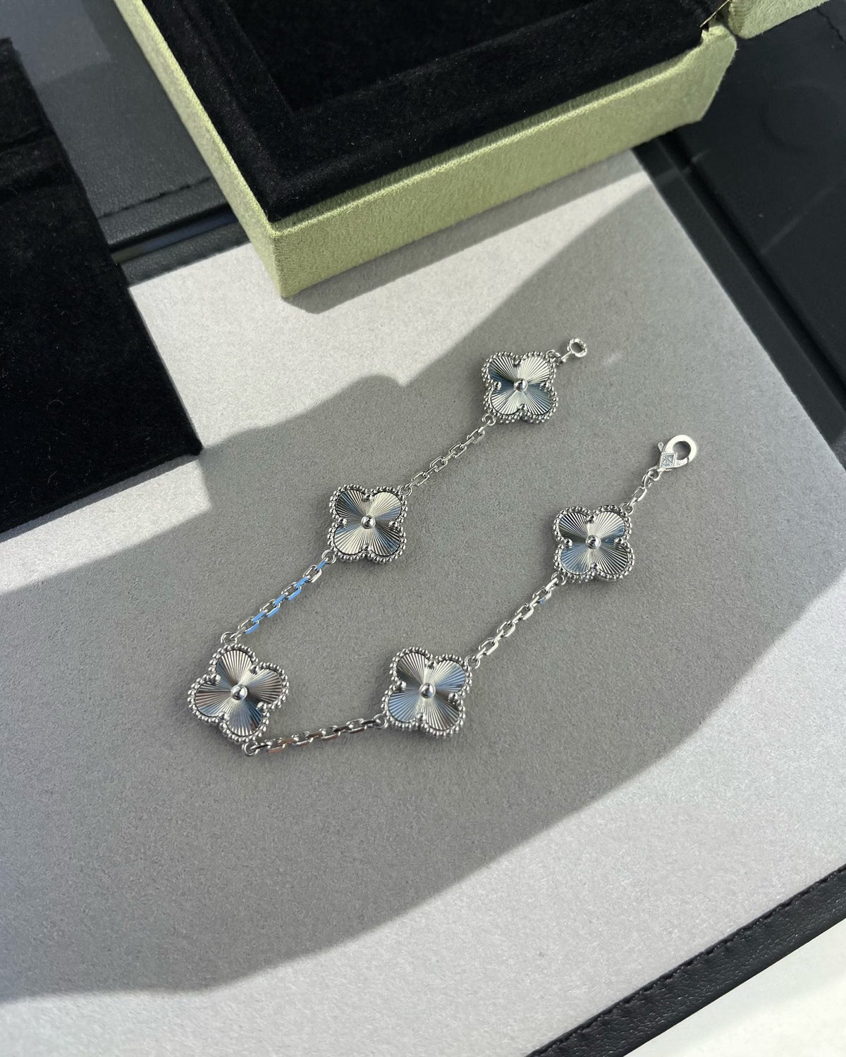 [⭐moonlume] CLOVER 5 MOTIF LASER BRACELET COLLECTION